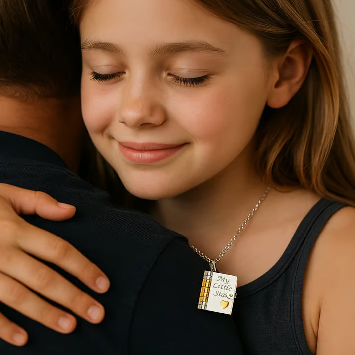 A graduation jewelry full of love✨My little star book necklace